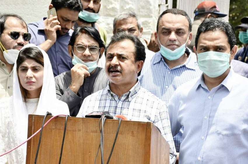 کراچی: پی ٹی آئی مرکزی رہنما پارلیمانی لیڈر حلیم عادل شیخ ..