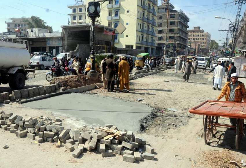راولپنڈی: کمیٹی چوک میں مرمت کا کام جاری ہے جس کی وجہ سے شدید ..