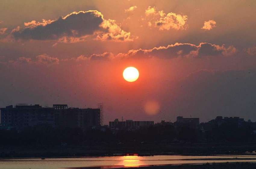 حیدرآباد: شہر کے آسمانوں پر غروب آفتاب کا دلکش نظارہ۔
