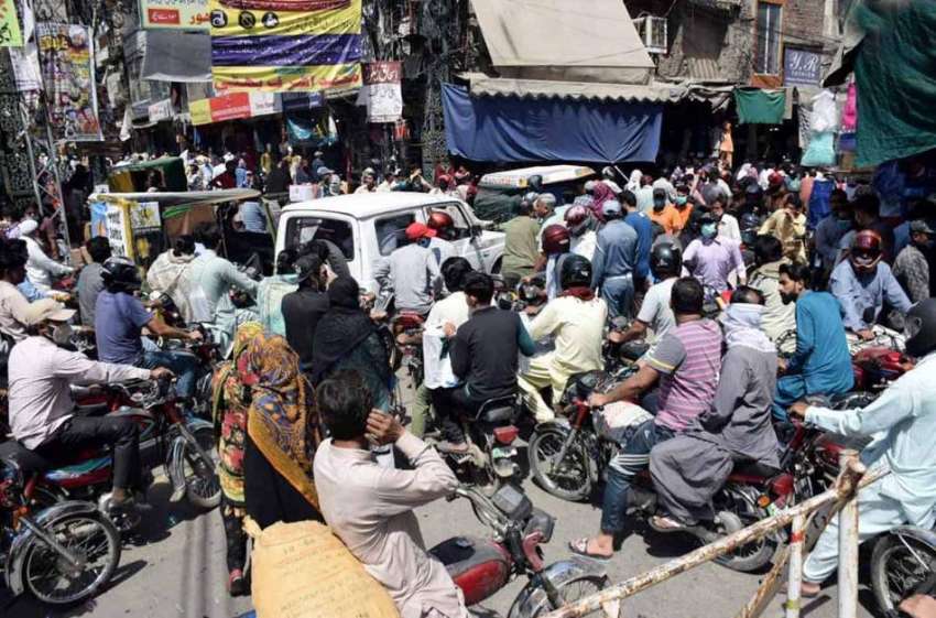 لاہور: شہر میں تین روز بعد کاروبار دوبارہ کھلنے پرانارکلی ..