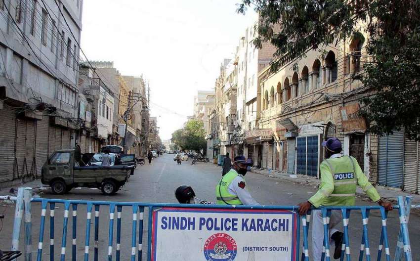 کراچی : لاک ڈوان کے باعث پانچ بجے کے بعد ڈینسو ہال کا علاقمکمل ..