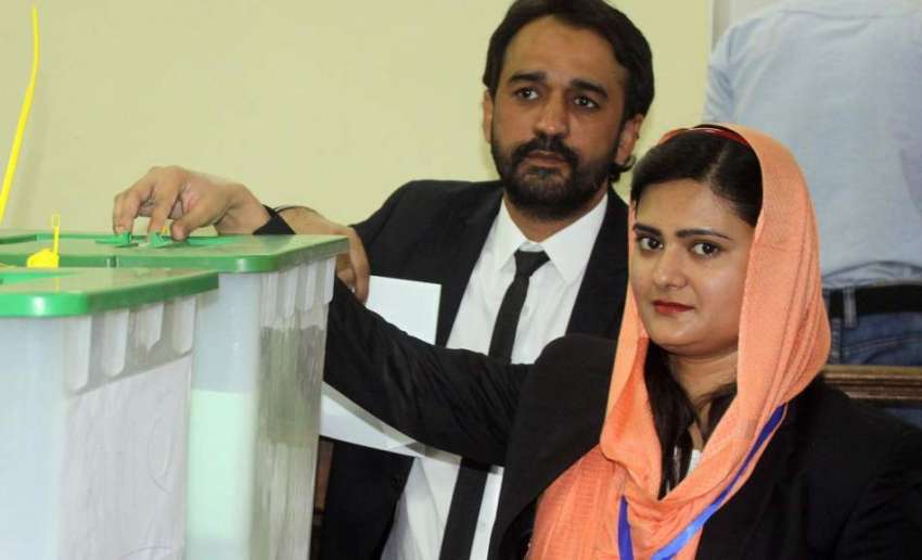 حیدرآباد، ڈسٹرکٹ بار ایسوسی ایشن کے انتخابات میں خاتون ..