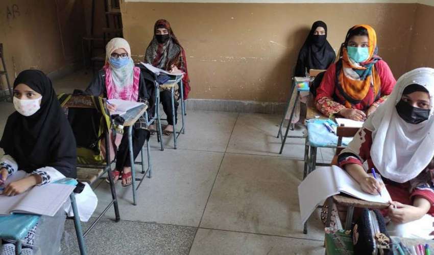 راولپنڈی، سکول دوبارہ کھلنے پر طالبات ایس او پیز کے مطابق ..