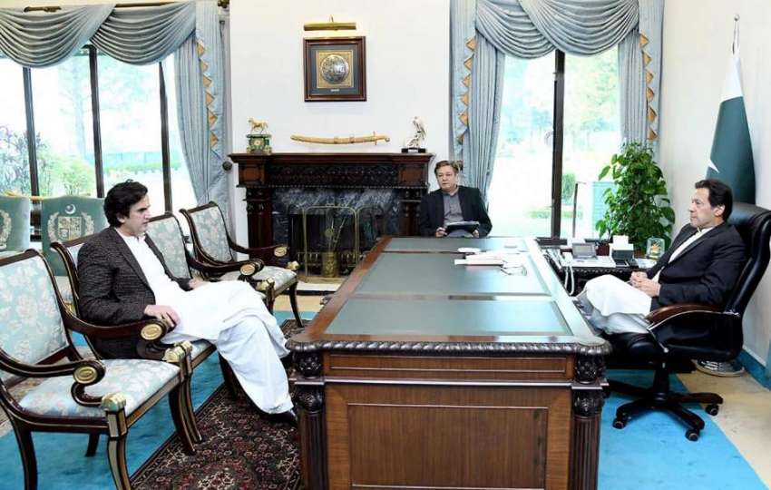 اسلام آباد، وزیراعظم عمران خان سے وفاقی وزیر انڈسٹریز مخدوم ..