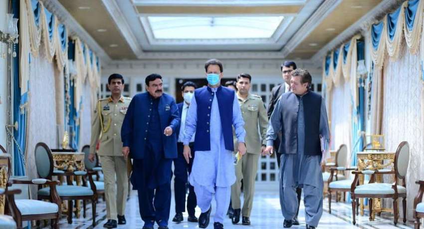 اسلام آباد، وزیراعظم عمران خان وفاقی کابینہ کے اجلاس میں ..