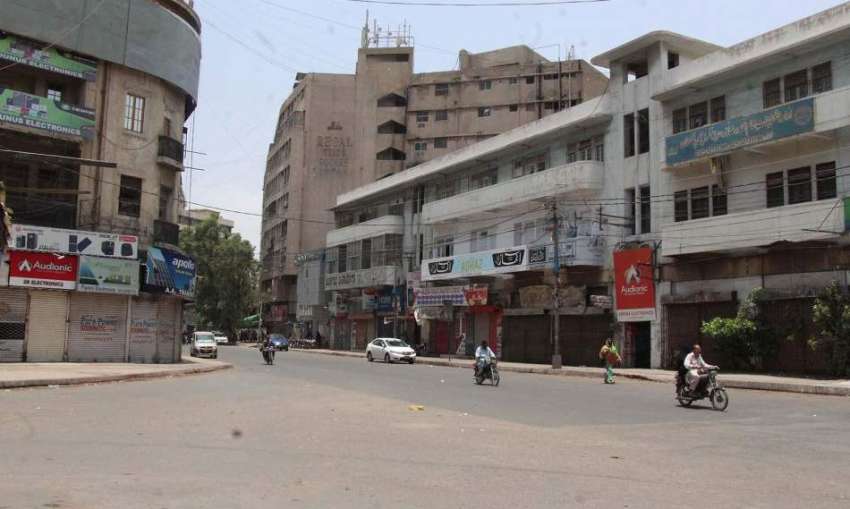 کراچی، لاک ڈاؤن کے باعث ریگل چوک میں سناٹا چھایا ہوا ہے۔
