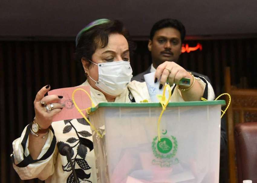 اسلام آباد، سینیٹ انتخابات میں وفاقی وزیر انسانی حقوق شیریں ..