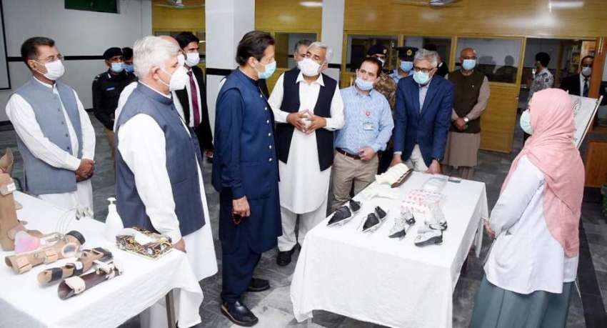 پشاور، وزیراعظم عمران خان مفلوج افراد کیلئے بنائے گئے سنٹر ..