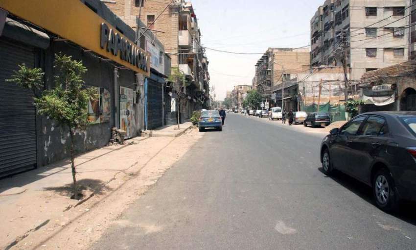 کراچی، جمعہ کے روز لاک ڈاؤن کےمختلف مارکیٹیں بند پڑی ہیں۔