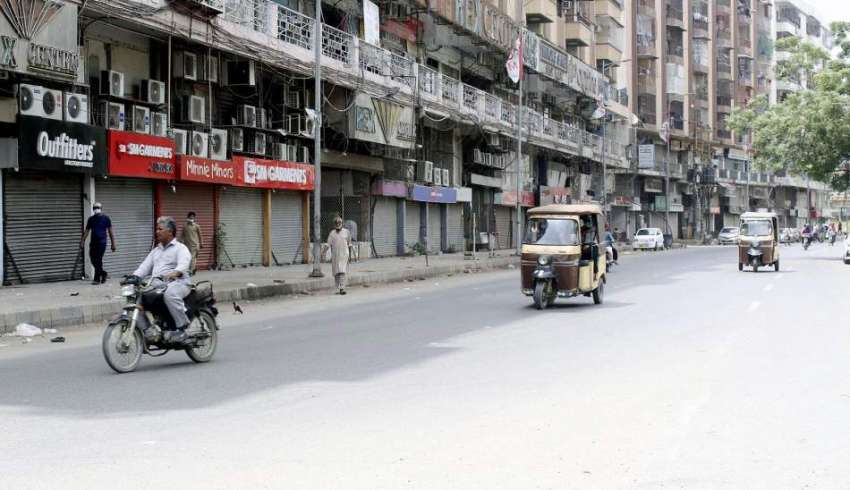 کراچی، سندھ حکومت کی جانب سے لگائے گئے لاک ڈاؤن کے باعث زینب ..