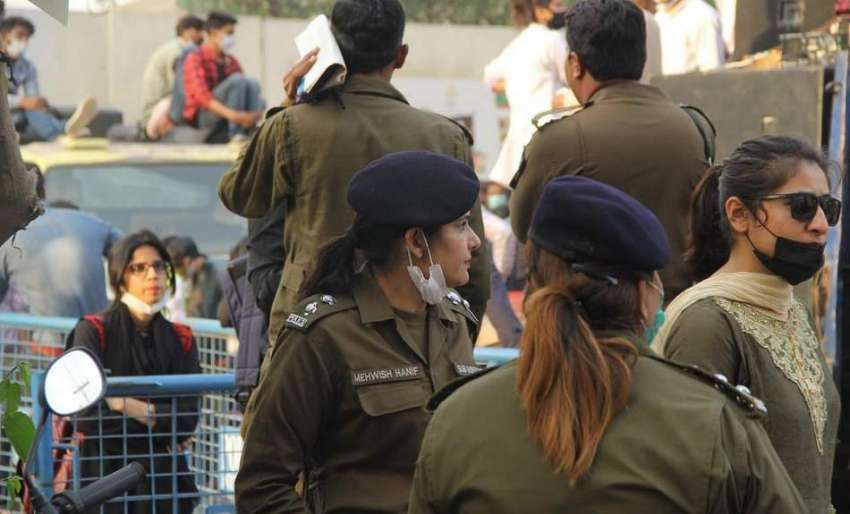 لاہور، خواتین پولیس افسران خواتین کے عالمی دن کے موقع پر ..