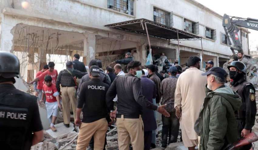 کراچی، شیر شاہ پراچا چوک میں نجی بینک کی عمارت  میں ہونے ..