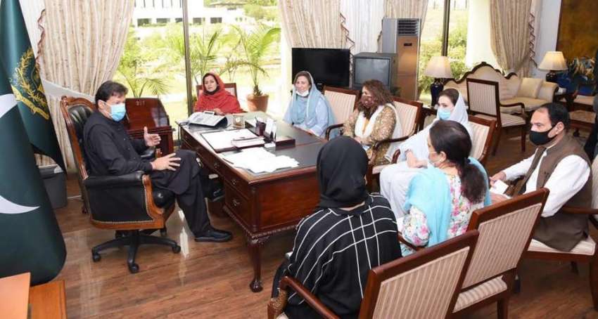 اسلام آباد، وزیراعظم عمران خان سے خواتین ارکان پارلیمنٹ ..
