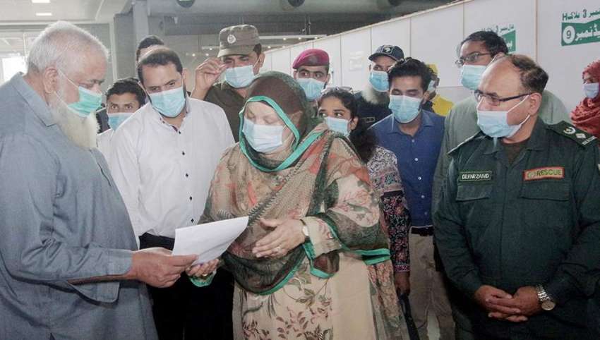 لاہور، صوبائی وزیر صحت ڈاکٹر یاسمین راشد ایکسپو سنٹر ویکسینیشن ..
