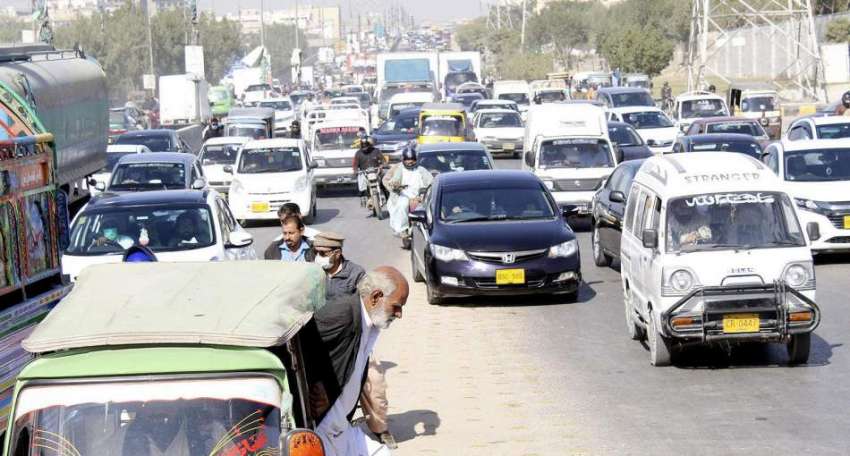 کراچی، سانحہ مچھ کے مظاہرین کے دھرنے کے باعث شاہراہ فیصل ..