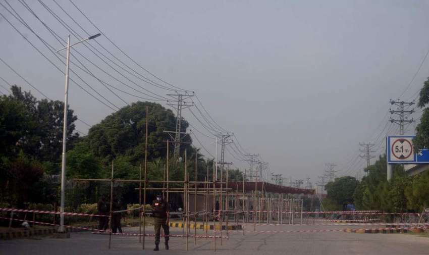 راولپنڈی، کرکٹ سٹیڈیم جانے والے راستے رکاوٹیں رکھ کر بند ..