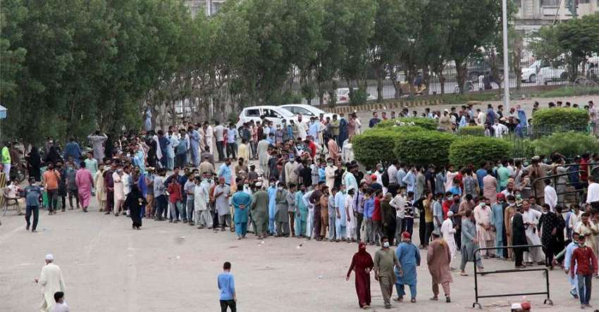 کراچی، لاک ڈاؤن کے تیسرے روز شہری ایکسپو سینٹر میں کورونا ..