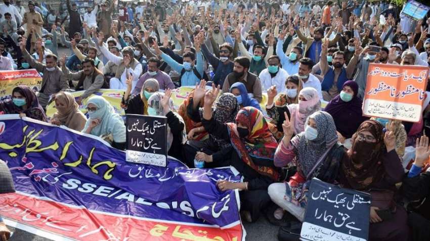 لاہور، اساتذہ اپنے مطالبات کے حق میں پریس کلب کے سامنے احتجاج ..
