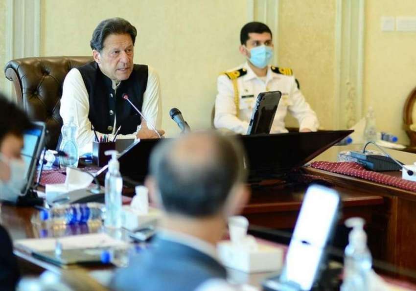 اسلام آباد، وزیراعظم عمران خان وفاقی کابینہ کے اجلاس سے ..