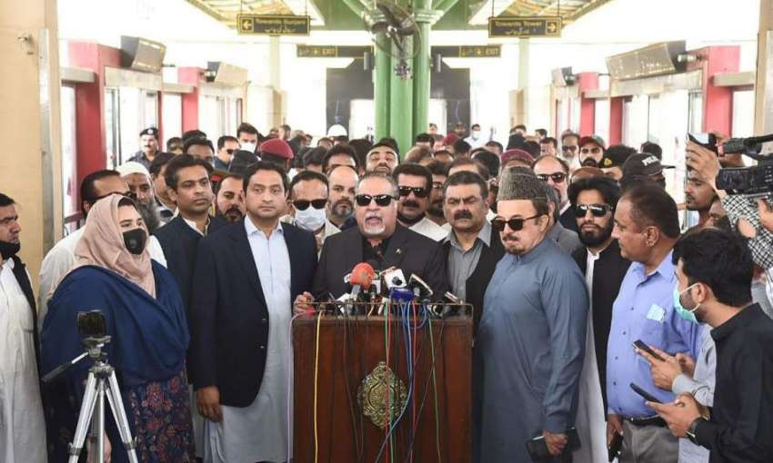 کراچی، گورنر سندھ عمران اسماعیل گرین لائن منصوبے کے دورہ ..