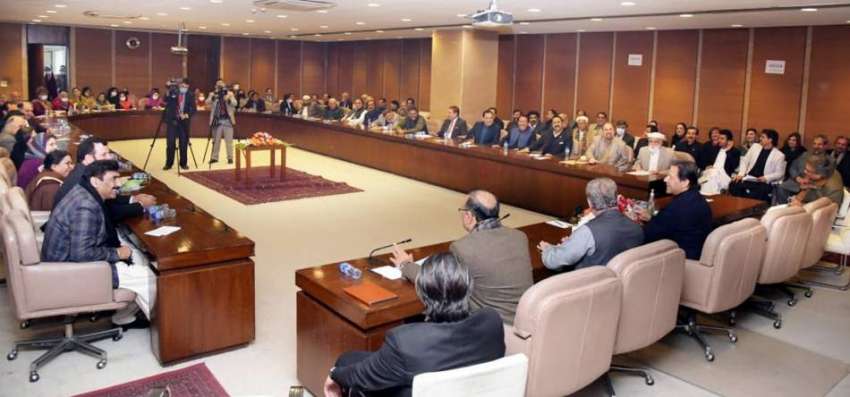 اسلام آباد، وزیراعظم عمران خان پارلیمانی پارٹی اجلاس کی ..