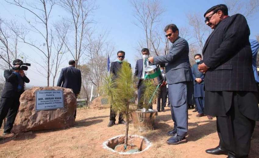 اسلام آباد، وزیراعظم عمران خان پودہ لگا کر ایک کروڑ درخت ..