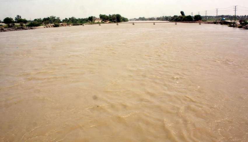 حیدرآباد، چینل موری نہر کا منظر۔ پانی آنے کے بعد نہر بھری ..