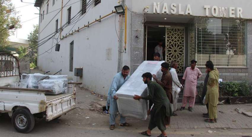 کراچی، نیسلہ ٹاور کے رہائشی سپریم کورٹ کی دی گئی ٹاور خالی ..