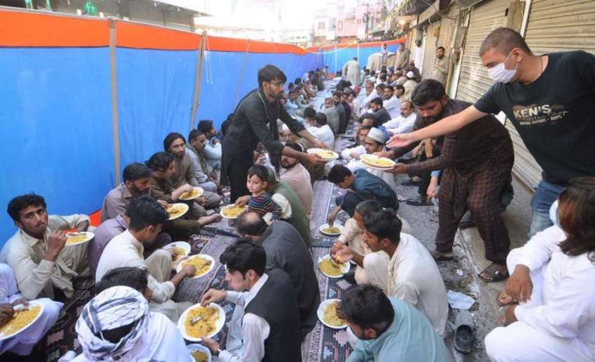 راولپنڈی، 12 ربیع الاول کے موقع پر شہریوں میں مفت کھانا تقسیم ..