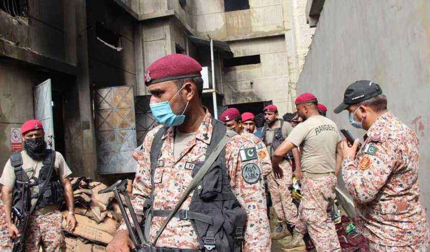 کراچی، کورنگی مہران ٹاؤن میں فیکٹری میں آگ لگنے کے بعد جائے ..