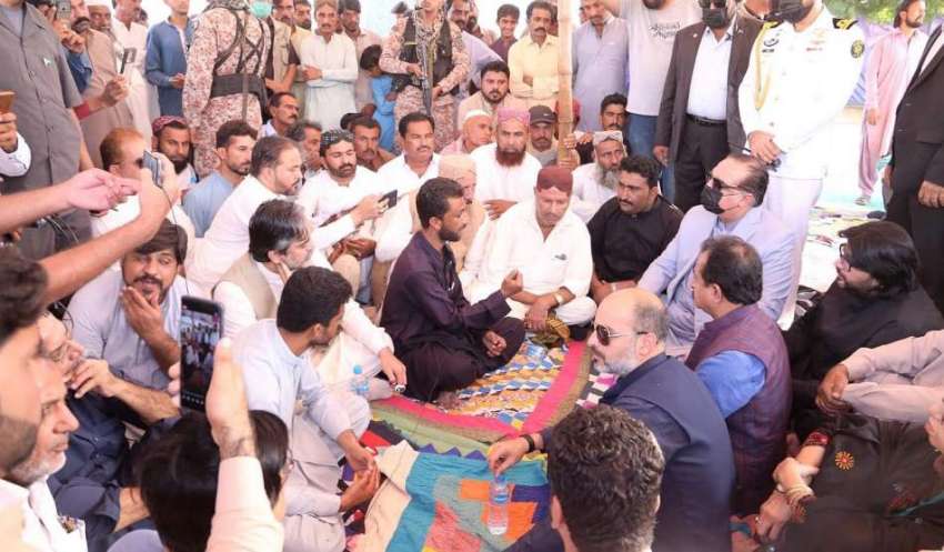 کراچی، گورنر سندھ عمران اسماعیل کو ملیر کے آچر سالار گاؤں ..