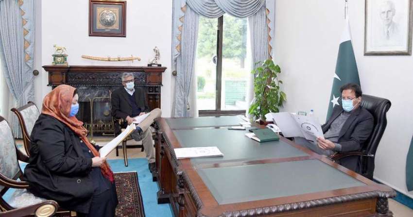 اسلام آباد، وزیراعظم عمران خان سے وزیر صحت پنجاب ڈاکٹر یاسمین ..