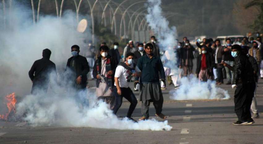 اسلام آباد، سرکاری ملازمین کے احتجاج پر پولیس اہلکاروں ..