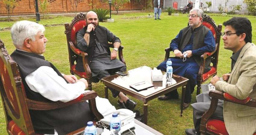 پشاور، وزیراعلی خیبرپختونخوا محمود خان سے صوبائی وزیر صحت ..