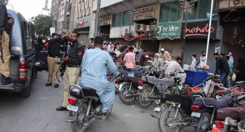 کراچی، زینب مارکیٹ کو 6 بجے کے بعد ایس او پیز پر عملدرآمد ..