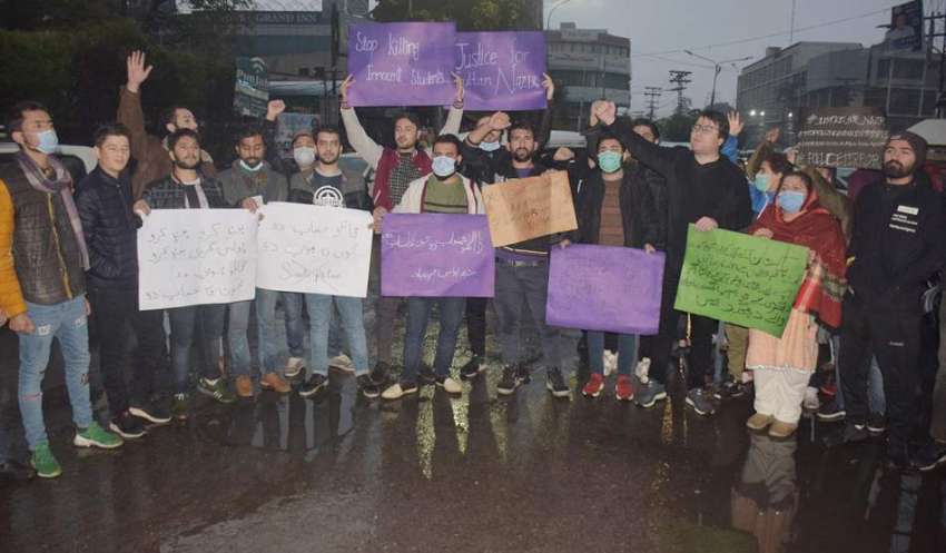 لاہور، طلباء اپنے مطالبات کے حق میں احتجاج کر رہے ہیں۔