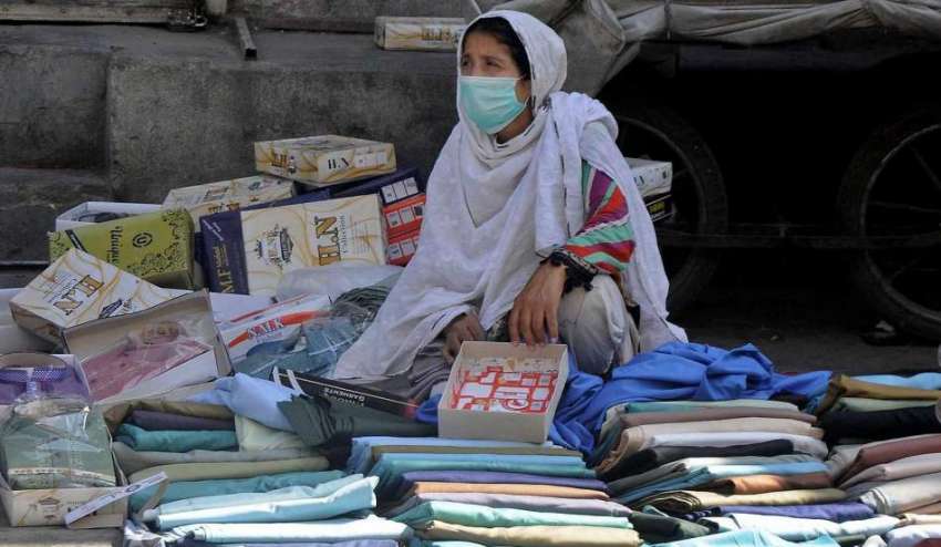 راولپنڈی، ہفتہ وار جمعہ بازار میں ایک خاتون گھر کی کفالت ..