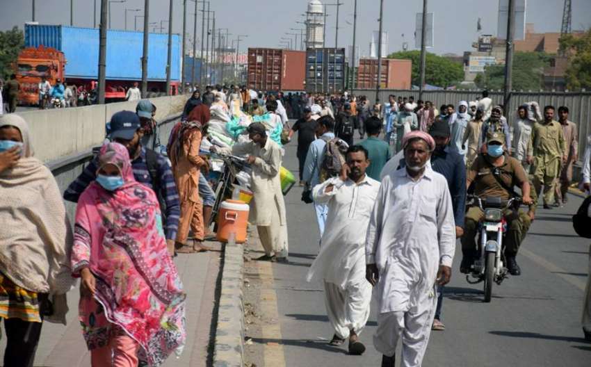 لاہور، تحریک انصاف کے لانگ مارچ کی وجہ سے راستوں کی بندش ..