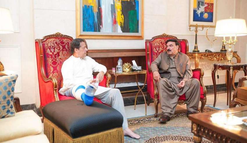 لاہور، تحریک انصاف کے چئیرمین عمران خان سے سابق وزیر داخلہ ..