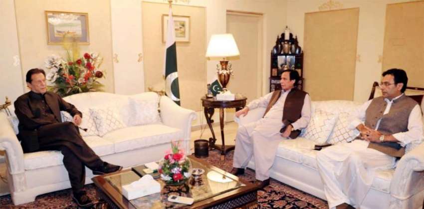 اسلام آباد، چئیرمین پاکستان تحریک انصاف عمران خان سے وزیراعلی ..