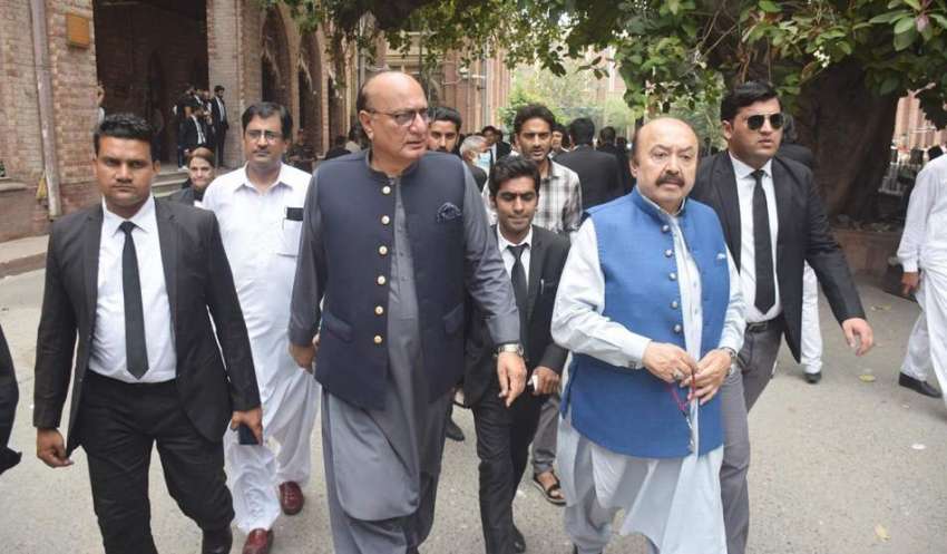 لاہور، تحریک انصاف کے رہنما سبطین خان اور راجہ بشارت عدالتی ..