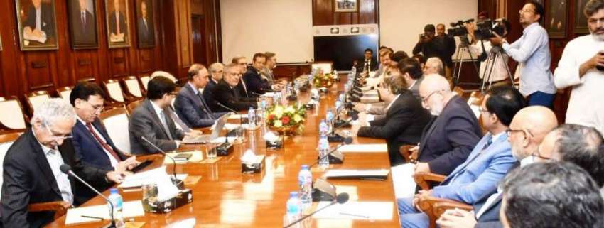 کراچی، وزیر خزانہ اسحاق ڈار سے فاریکس ایکسچینج کمپنیز کے ..