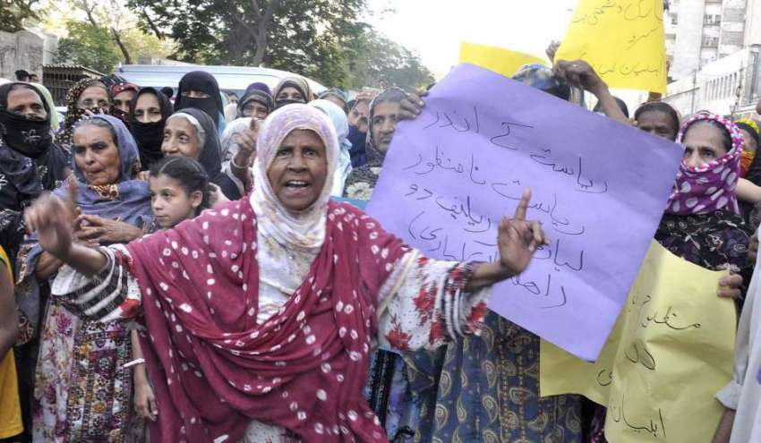 کراچی، پریس کلب کے سامنے لیاری کی خواتین اور بچے کے الیکٹرک ..