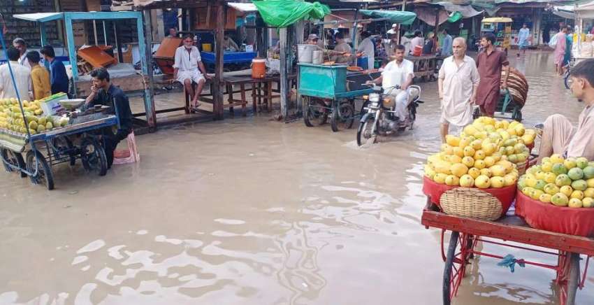 کراچی، مٹیاری میں تیز بارش کے بعد نشیبی علاقوں میں پانی ..