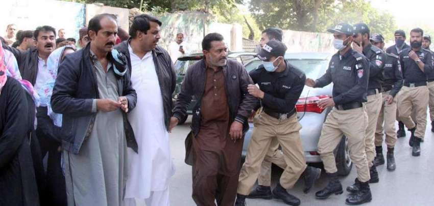 کراچی، پریس کلب کے باہر سندھ سے آئے ہوئے احتجاج کرنے والے ..