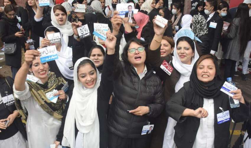 لاہور، لاہور بار کونسل کے سالانہ انتخابات میں خواتین وکلاء ..