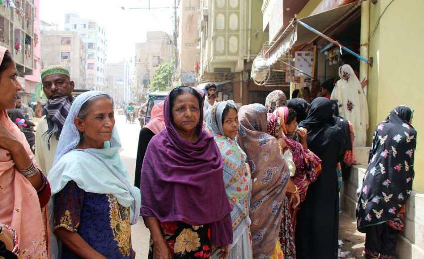 کراچی، وزیراعظم کی جانب سے عوام کو 2 ہزار رقم کی وصولی کیلئے ..