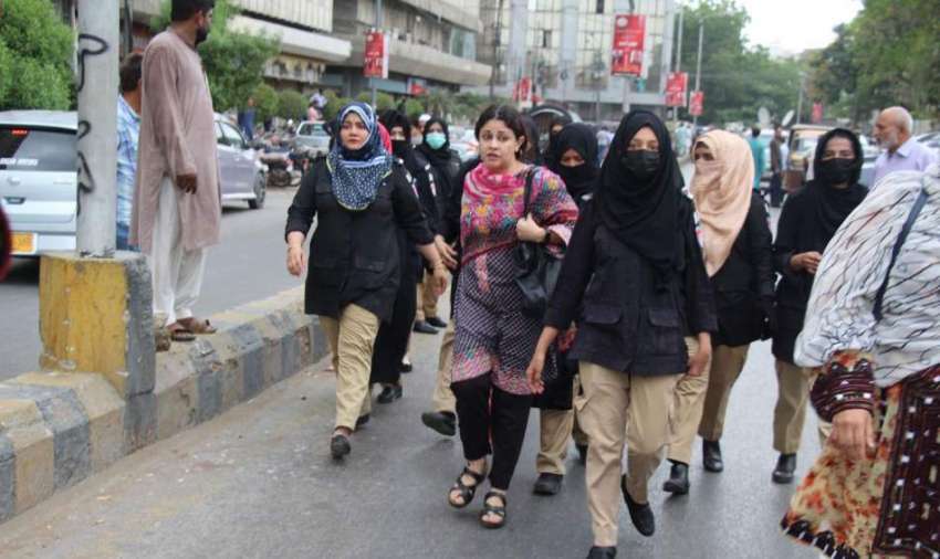 کراچی، پریس کلب کے باہر دفعہ 144 کی خلاف ورزی کرنے والے بلوچ ..