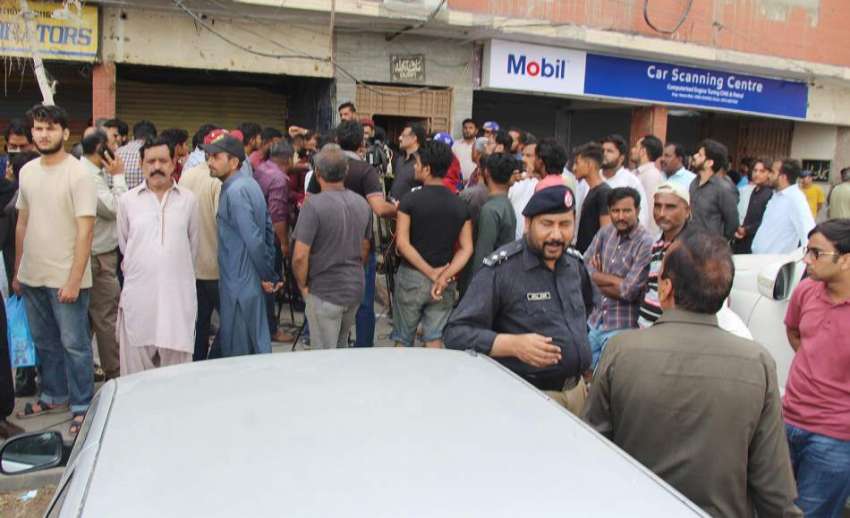 کراچی، خداداد کالونی میں رُکن قومی اسمبلی عامر لیاقت کے ..