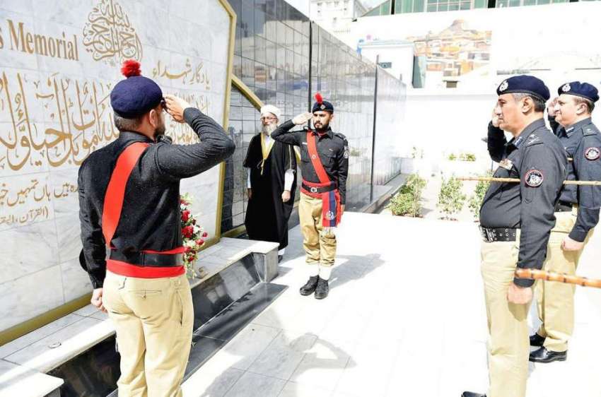 کراچی، آئی جی پولیس سندھ غلام نبی میمن یادگار شہداء پر حاضری ..